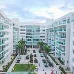 Cartagena Genius Morros frente al mar