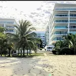 Cartagena Genius Morros frente al mar